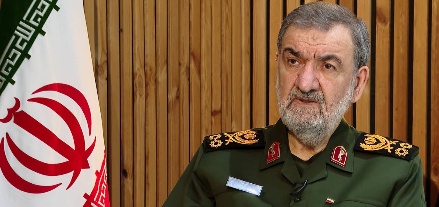 حضور مردم در خیابان‌ها قوت قلب نیروهای مسلح است