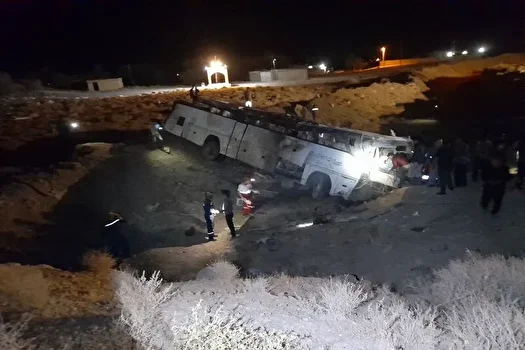 بررسی ابعاد حادثه واژگونی اتوبوس کارگران معدن در راور کرمان