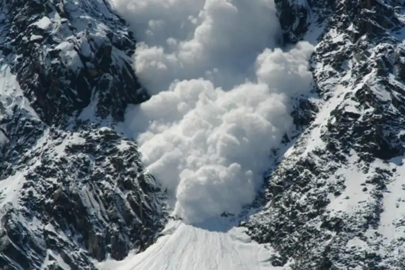 بهمن، جان ۱۷ کوهنورد را در روسیه گرفت